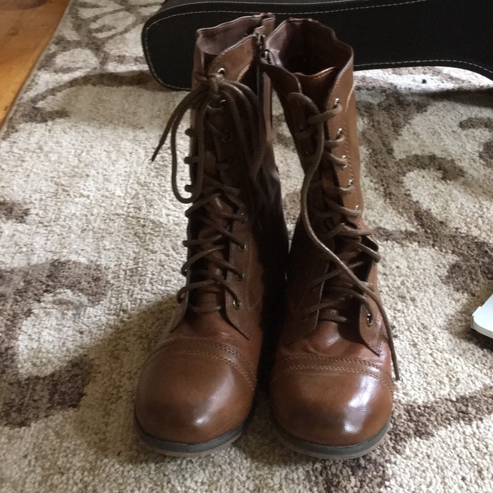 Lace up brown boots